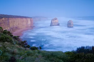 Images Dated 15th September 2011: Twelve Apostles rock formations, Great Ocean Road, Port Campbell National Park, Victoria State
