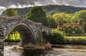 Images Dated 10th September 2013: Bridge and ivy covered cottage, LLanwrst, Conwy Valley, at the edge of the Snowdonia National Park