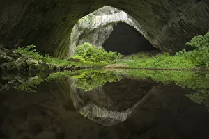 Images Dated 8th June 2008: Cave near Pelvin, Bulgaria, May 2008