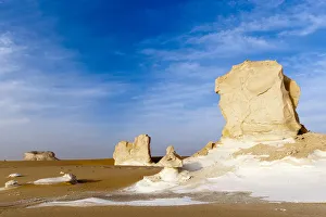 Images Dated 10th February 2009: Chalk rock formations caused by sand storms, White desert in the Sahara, Egypt, February