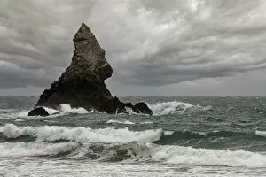Church Rock, a sea stack made of Carboniferous limestone, Bosherton, Pembrokeshire, Wales, Atlantic Ocean, UK