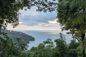 Images Dated 25th August 2020: Coastal rainforest landscape at the edge of the Pacific Ocean Manuel Antonio National