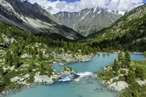 Darashkol, a high-mountain lake in the Altai mountains. Altai Mountains