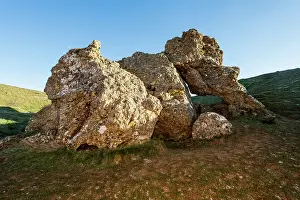 Worcestershire Prints: The Elephant / Banbury Stone composed of oolitic limestone cemented together by calcite
