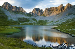 Aragon Gallery: Ibon del Acherito, (Acherito Lake), surrounded by mountain peaks. Anso Valley, Pyrenees