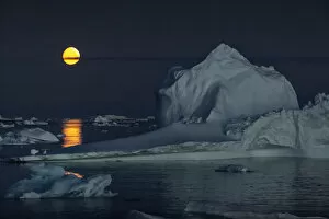 Iceberg Gallery: Icebergs and a full moon, Thule, North Greenland. September 2019