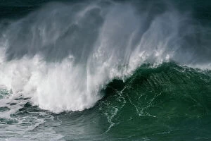 Dramatic coasts Collection: Large wave, known locally as The Cribbar, breaking offshore, Fistral Beach, Newquay, Cornwall