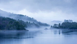 Images Dated 12th December 2013: Loch Beinn a Meadhoin in the mist, Inverness, Scotland, December 2013