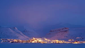 Images Dated 23rd March 2009: Longyearbyen at dusk, Spitsbergen, Svalbard, March 2009