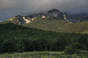 Images Dated 30th May 2009: Mali Troglav (1, 913m) surrounded by clouds in the Dinara mountain range, Bosnia and Herzegovina