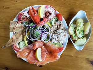 Sutherland Prints: A mix of typical Scottish seafood at the Shorehouse of Handa Island Nature Reserve