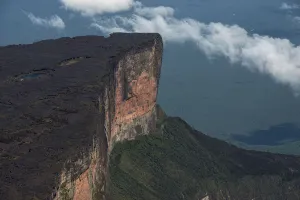 Mount Roraima tepui (flat top mountain) is the highest of the Pakaraima chain of