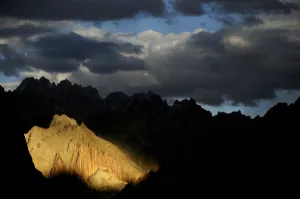 Images Dated 26th April 2020: Mountain peaks and ridges in evening light, stormy skies above