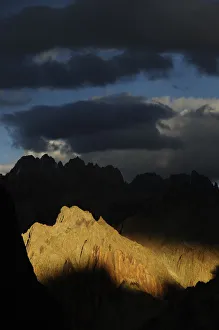 Images Dated 26th April 2020: Mountain peaks and ridges in evening light, stormy skies above