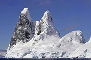 Antarctic Peninsula Gallery: Mountains on the coast of Neumeyer channel, Antarctic Peninsula