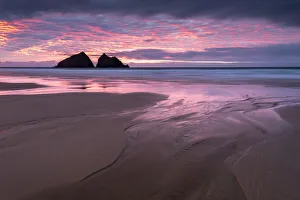 RF - Sunset over Holywell Bay, beach at low tide with sea stacks reflected in water. Near Newquay, Cornwall, England, UK. January 2019. (This image may be licensed either as rights managed or royalty free. )