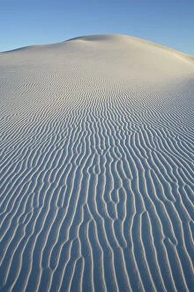 Cool Coloured Landscapes Collection: Ripples in white sand running down side of large rounded dune, White Sands National Monument