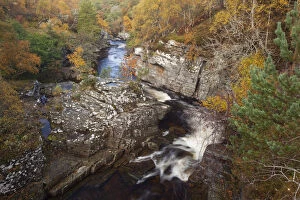Images Dated 25th January 2011: River Tromie flowing through a small gorge in autumn. Cairngorms, Scotland, October 2009