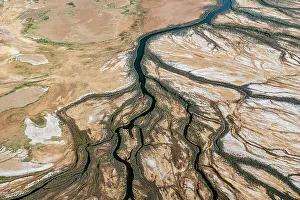 Regenerating Prints: Rivers/water channels form and water flows into Lake Eyrer North as a result of uncommonly high desert rainfall