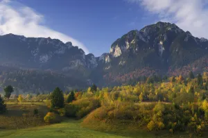 Images Dated 19th June 2009: Rock of the King, Mt. Piatra Mica (1816m) and Tumu (1923m), Piatra Craiului National Park