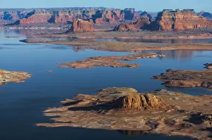 Shoreline of Lake Powell, seen from Alstrom Point on Romana Mesa