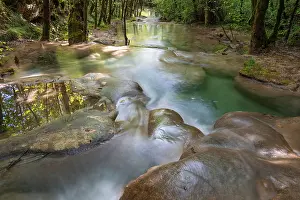Limestone Prints: Small limestone basin on the Arene river