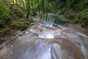 Limestone Prints: Small limestone basin on the Arene river
