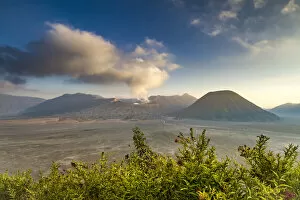 Images Dated 30th September 2021: Smoke billowing from Mount Bromo volcano, Bromo Tengger Semeru National Park, Java
