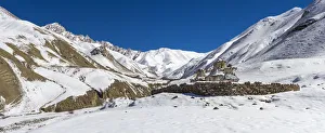 Axel Gomille Collection: Snow-covered Himalayan mountains, habitat of the snow leopard (Panthera uncia), Hemis National Park