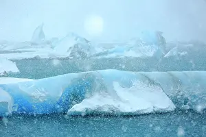 Severe Weather Prints: Snowstorm over Jokulsarlon ice field