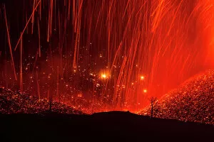 November 2022 Highlights Gallery: Spectacular volcanic eruptions fron the Cumbre Vieja Volcano, La Palma, Canary Islands. Spain