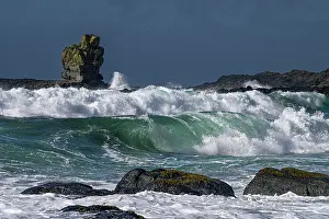 Wave Prints: Strong waves along Giant's Causeway coastal way