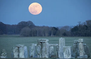 Images Dated 10th August 2021: The super blue moon rising over Stonehenge, Wiltshire, England, UK. January 2018