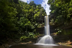 Waterfalls Collection: Takob-Akob Falls plunging 38 metres through the rainforest. Southern plateau edge
