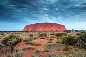 Australia Collection: Uluru / Ayers rock, Uluru Kata Tjuta National Park, Northern Territory, Australia