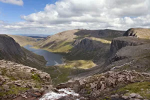 Images Dated 15th August 2010: Upland stream flowing into Loch Avon, Glen Avon, Cairngorms National Park, Highlands