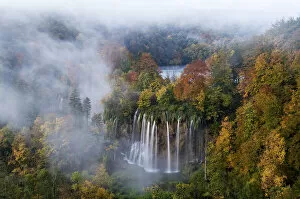 Waterfalls Collection: Veliki Prstavci waterfalls close to Gradinsko lake at dawn, Upper Lakes, Plitvice Lakes NP