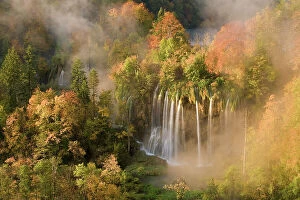 Images Dated 5th October 2008: Veliki Prstavci waterfalls close to Gradinsko lake at dawn, Upper Lakes, Plitvice Lakes NP