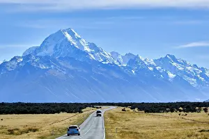 Snowcapped Prints: View of snow-capped Aoraki / Mount Cook (3724 m)