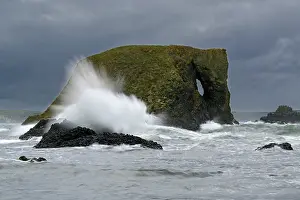 Wave Prints: Waves crashing against Elephant Rock